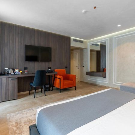 Hotel Plaza בראט מראה חיצוני תמונה