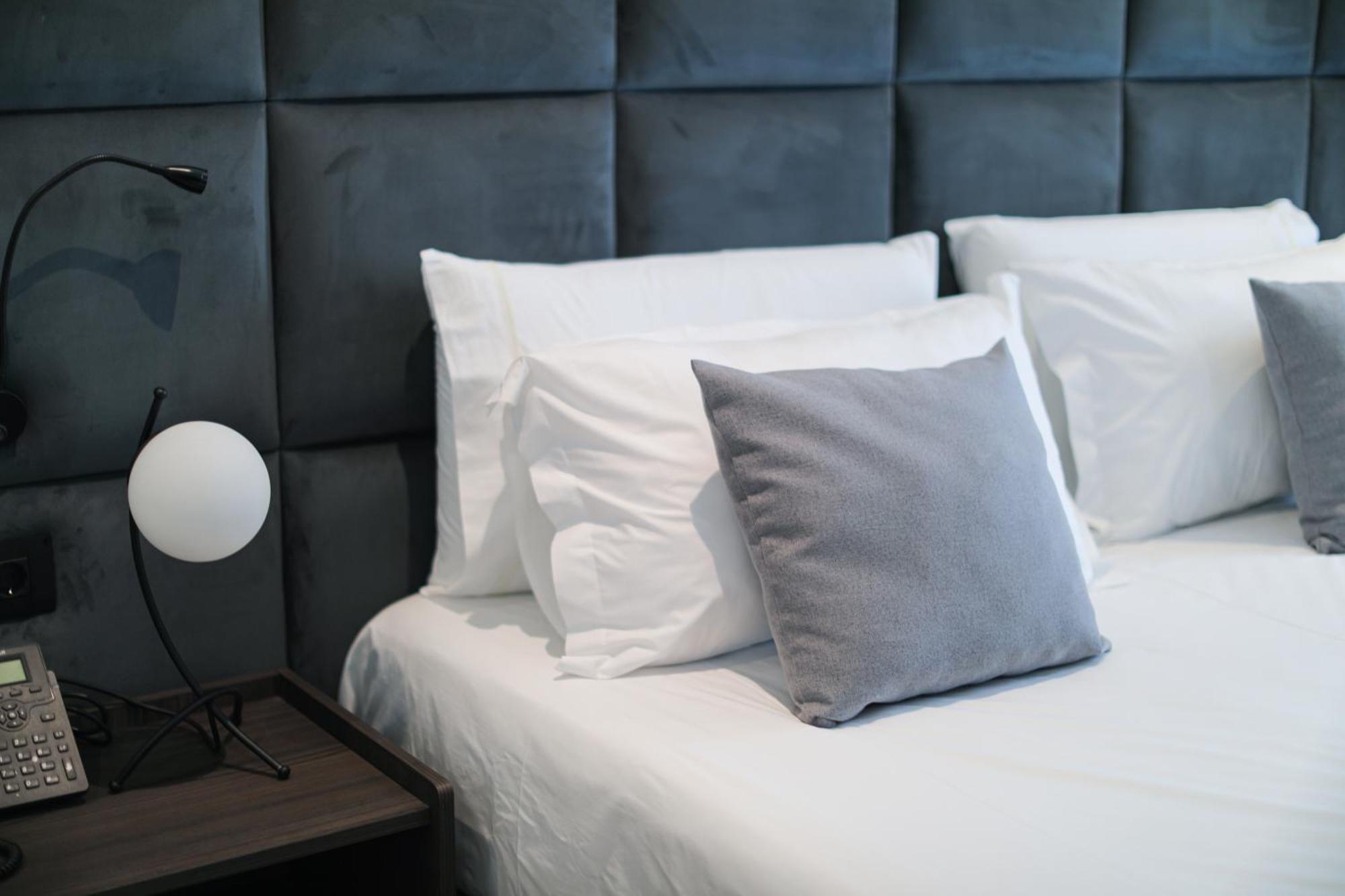 Hotel Plaza בראט מראה חיצוני תמונה