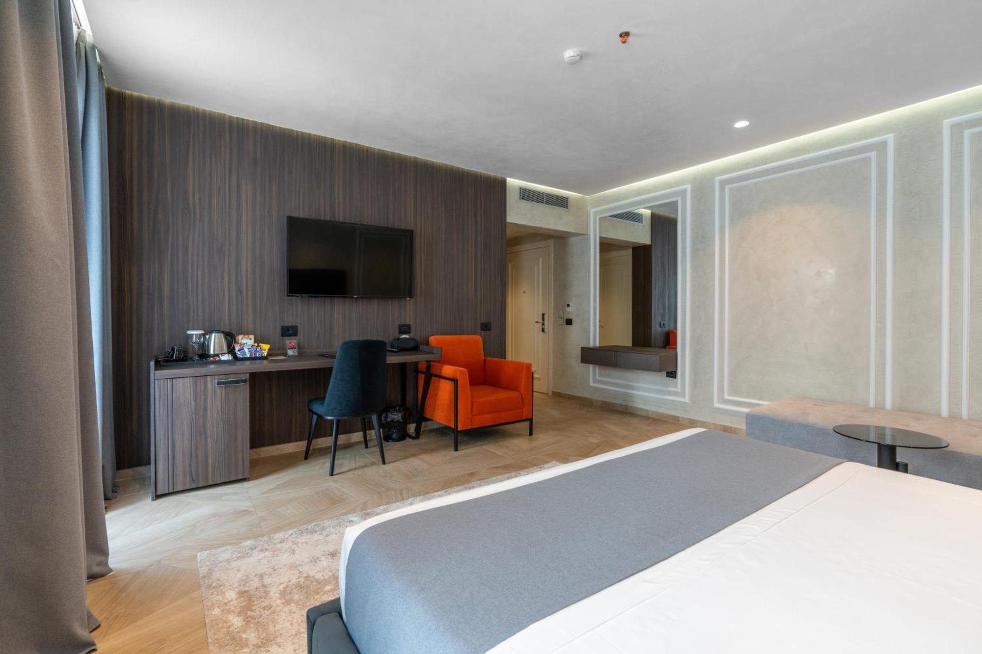 Hotel Plaza בראט מראה חיצוני תמונה