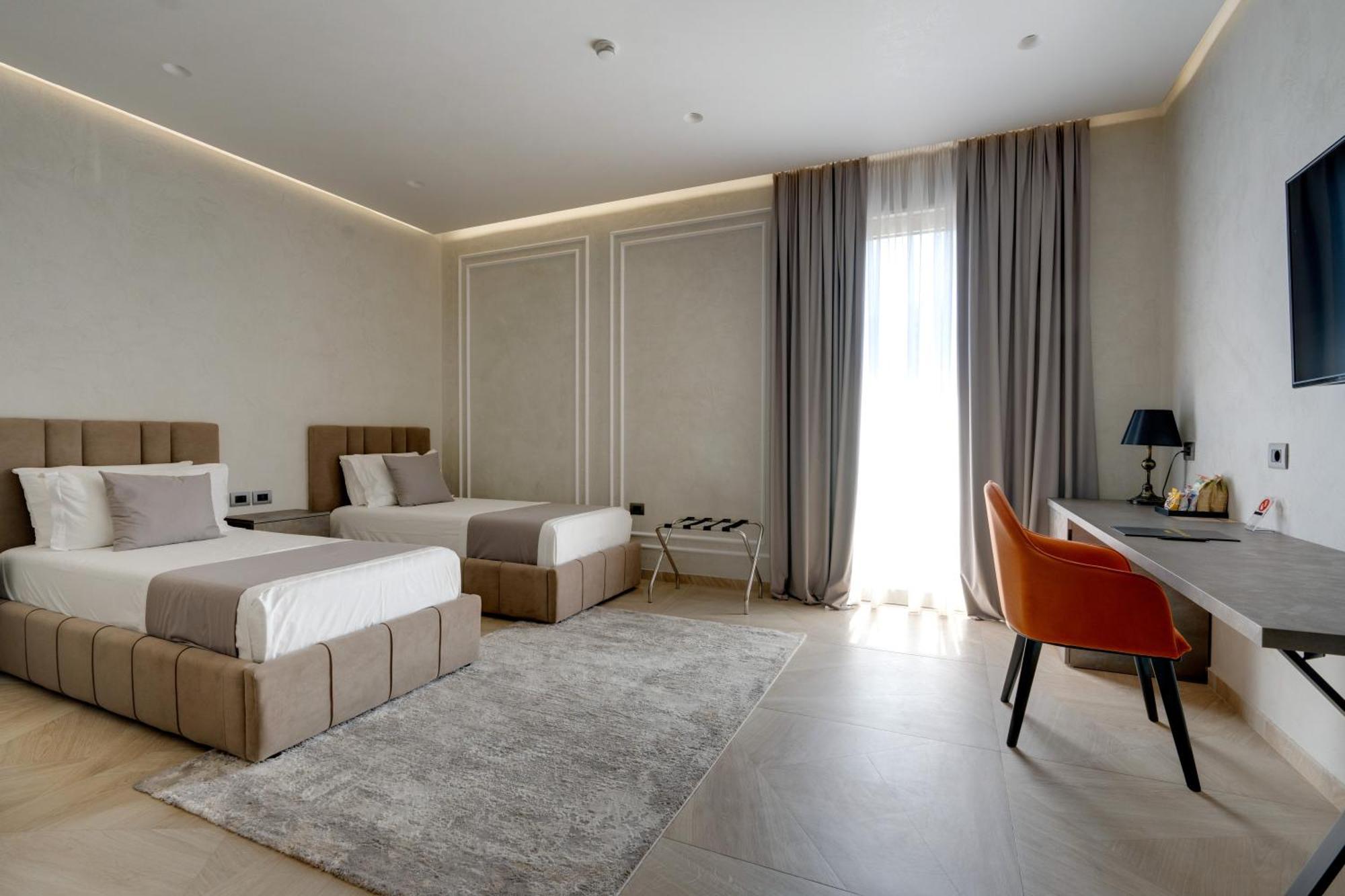 Hotel Plaza בראט מראה חיצוני תמונה