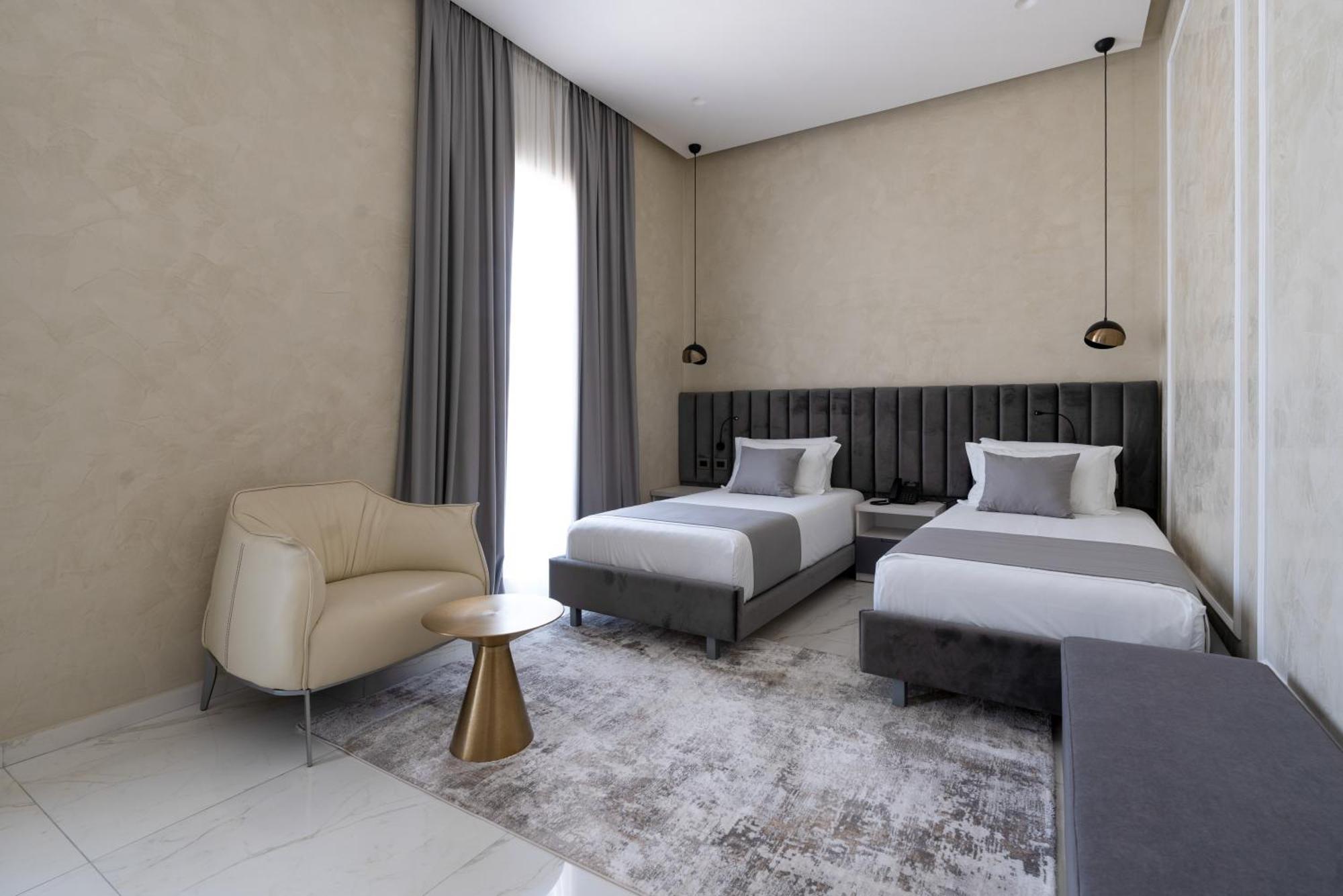 Hotel Plaza בראט מראה חיצוני תמונה