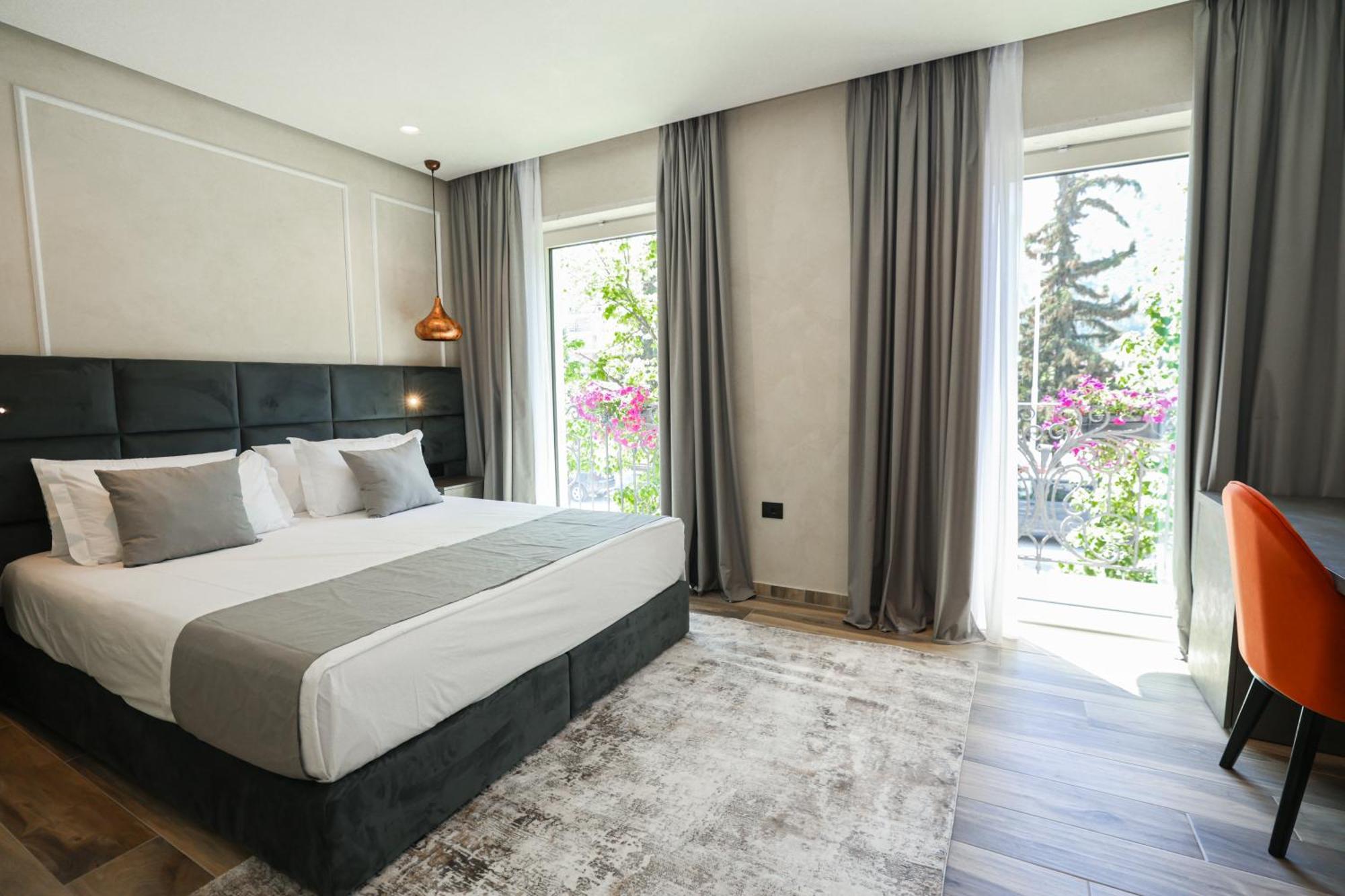 Hotel Plaza בראט מראה חיצוני תמונה