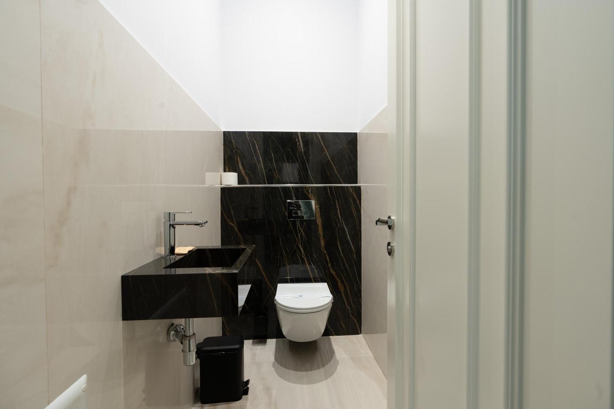 Hotel Plaza בראט מראה חיצוני תמונה