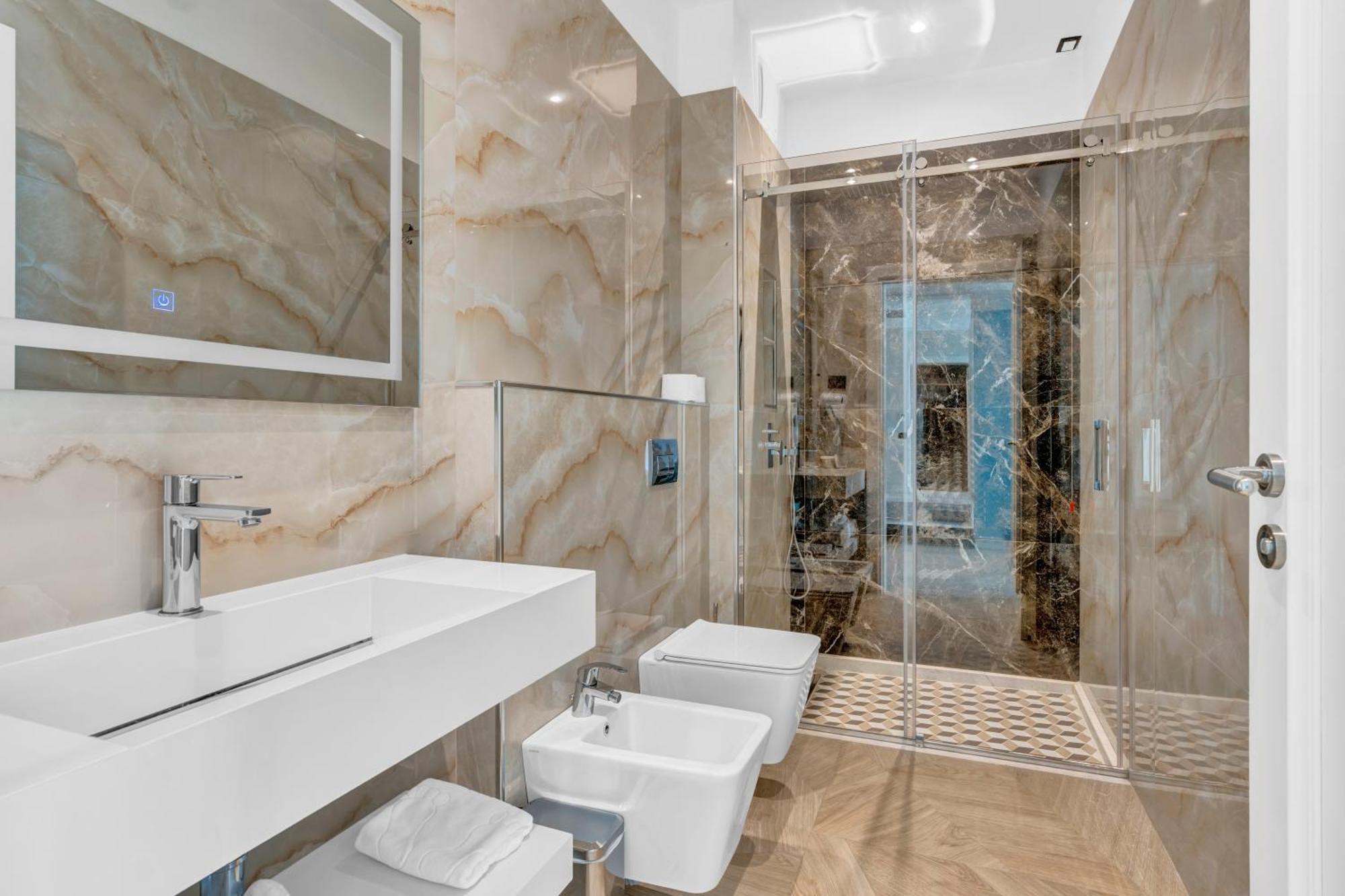 Hotel Plaza בראט מראה חיצוני תמונה